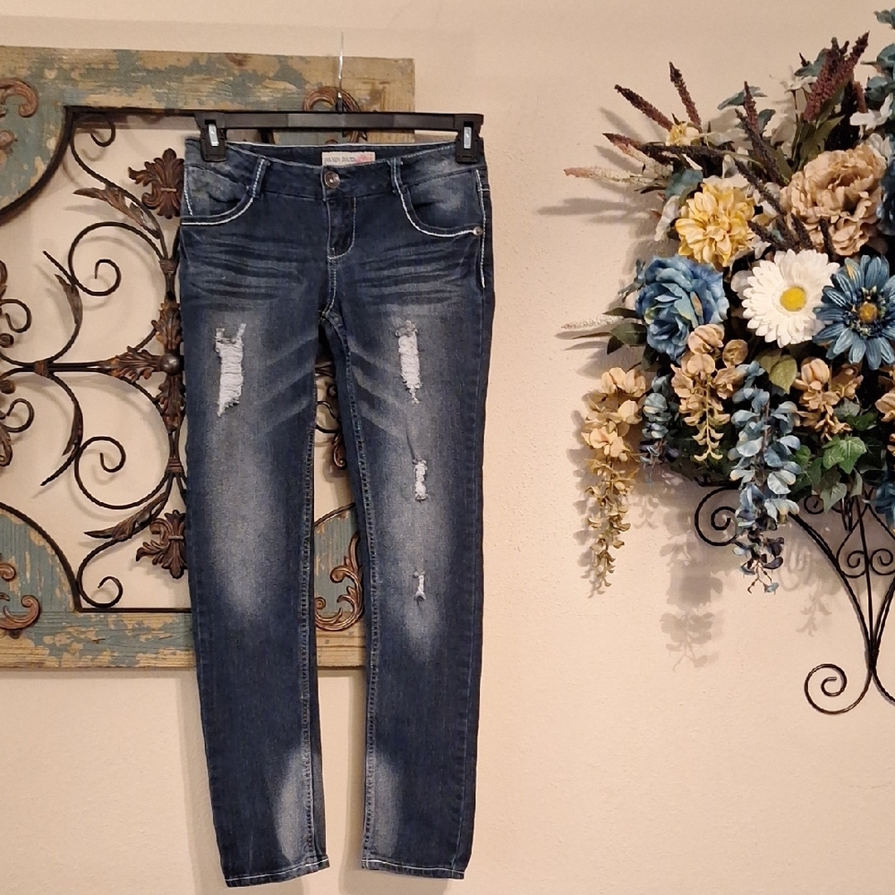 🔥🔥$8.00 Paris Blues Midnight Blue Ripped Skinny Jeans. NWOT Size 3